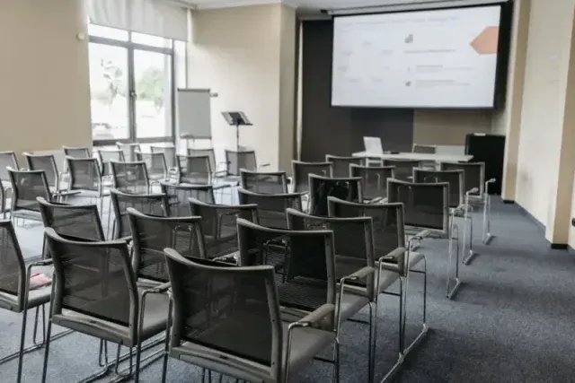 Projektory NEC - technologia dla spotkań biznesowych i firm